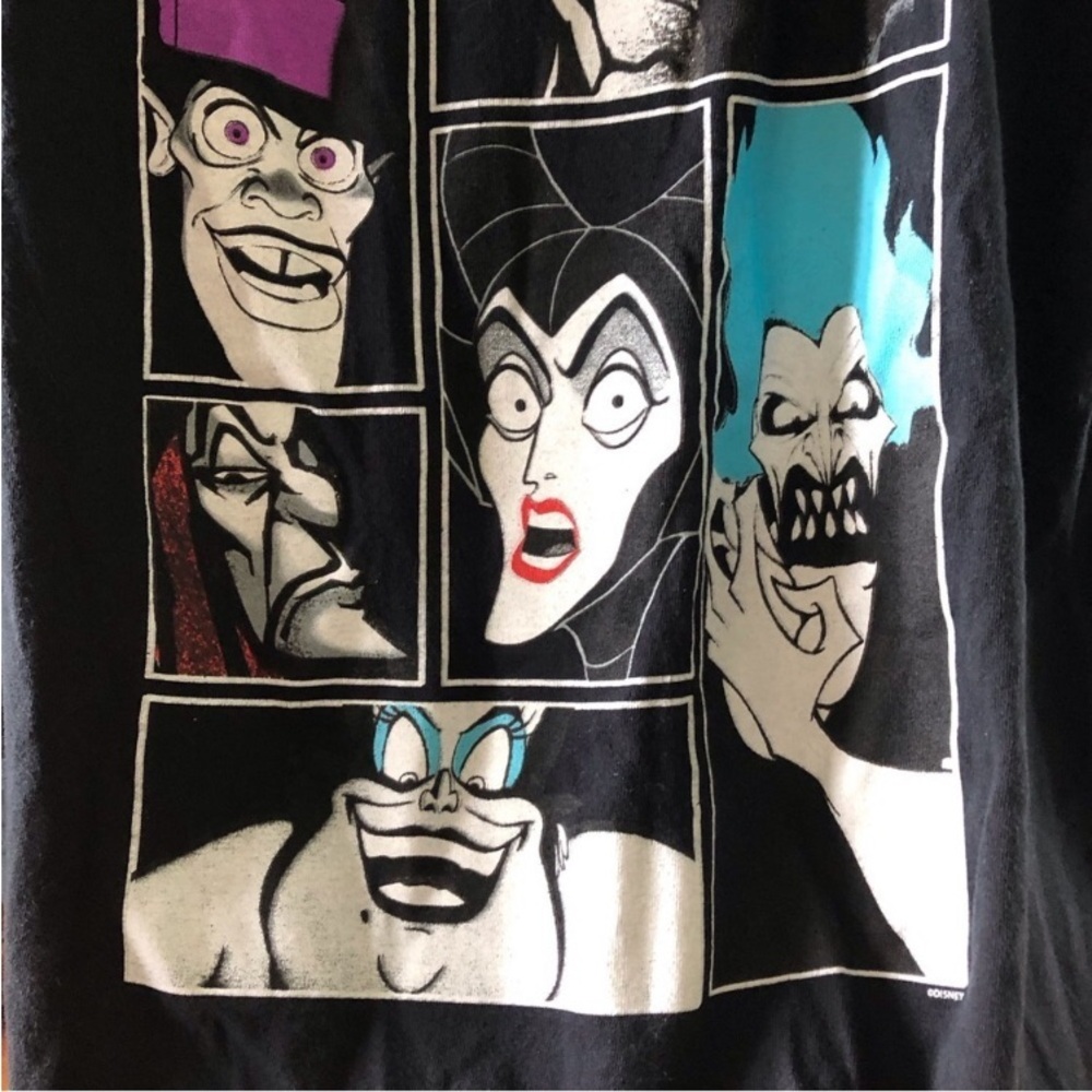 Disney's Villains black short sleeve graphic tee in size XL